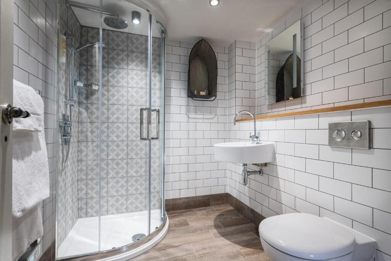 Bathroom 3, Lifeboat Inn, Cornwall