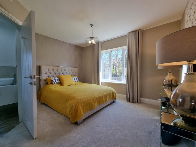 Bedroom 2, Plas Gwyrch Gatehouse, Conwy