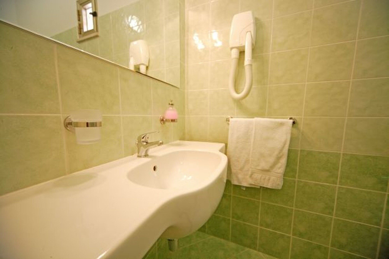 Bathroom 5, Hotel Lugano, Rimini