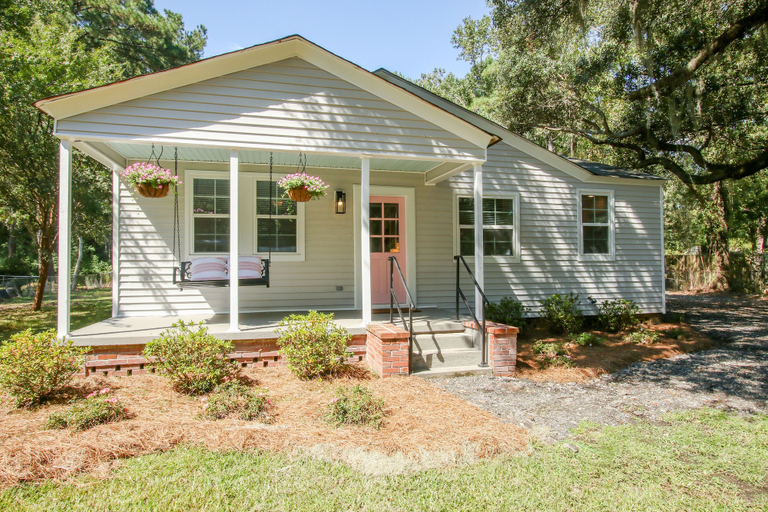 Exterior & Views 2, Historic Cottage for 6 Porch swing Pets, Bryan