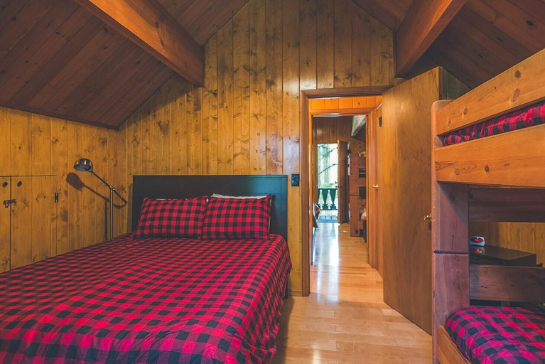 Bedroom 1, Moosewood Cabin, Clackamas