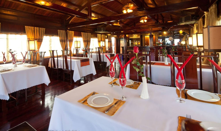 Food & Drinks, Halong Bay Deluxe Cruise Bungalow on Island, Hạ Long
