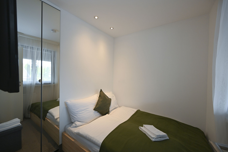 Bedroom 3, Hardi's Hotel, Traunstein