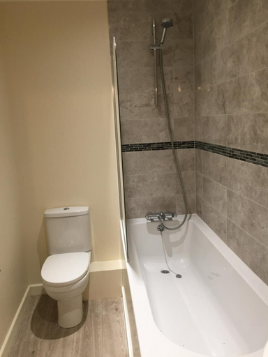 Bathroom 3, City View Lodge apartments, Cambridgeshire
