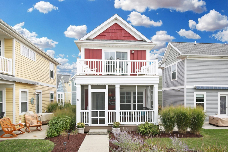 Exterior & Views