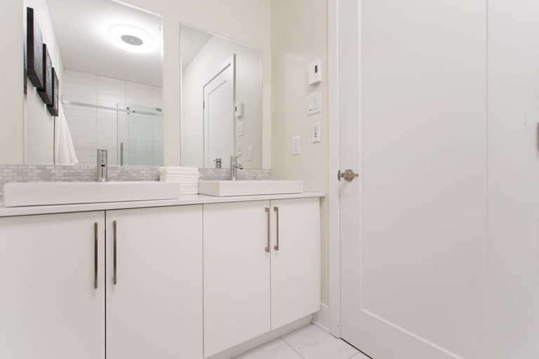 Bathroom 4, Perfect 2 Bdr, 2 Bath Landing for the Family, Montréal