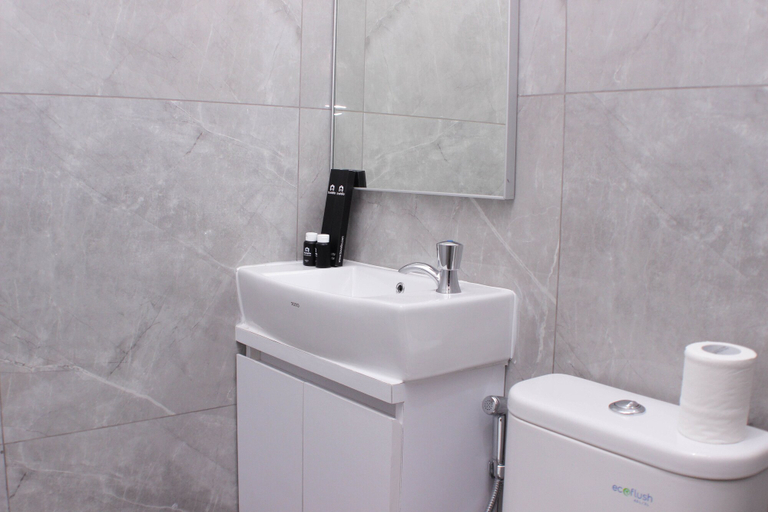Bathroom 2, Cozy And Nice Studio At Sayana Bekasi Apartment, Bekasi