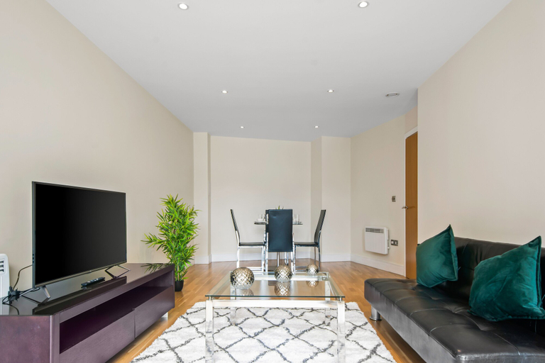 Others 5, Charming 1-bed Apartment in Great Suffolk Street, London