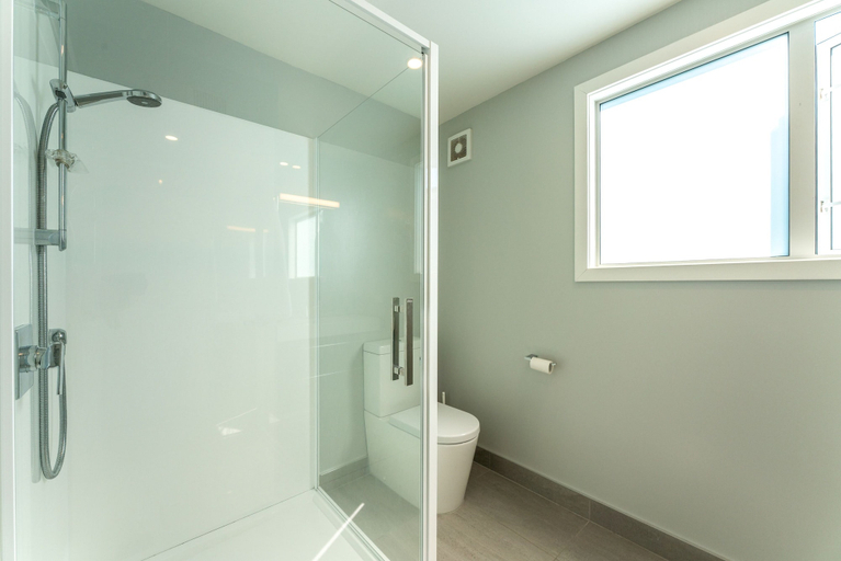 Bathroom, White Sands Cottage at Palm Beach, Auckland
