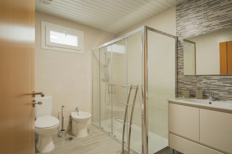 Bathroom 3, Casa 4 caminhos, Peso da Régua