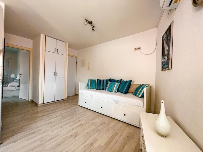Others 3, Central Apartment Bol, Bol