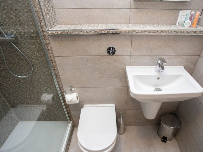 Bathroom 5, The Buttery Hotel, Oxfordshire