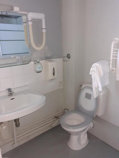 Bathroom 5, Hotel du Château Blanc, Seine-Maritime