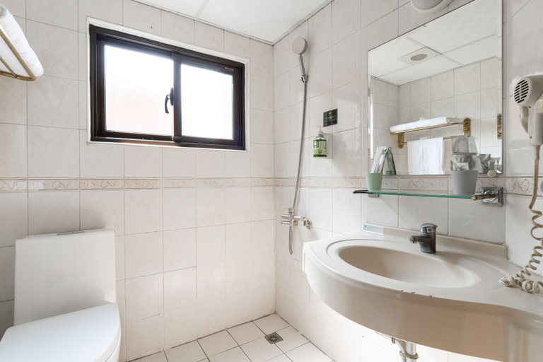 Bathroom 4, HiRiver Hotel, Taichung