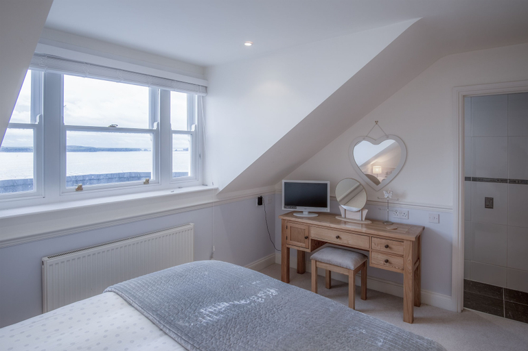 Bedroom 3, South Beach View- 2 Bedroom - Tenby, Pembrokeshire