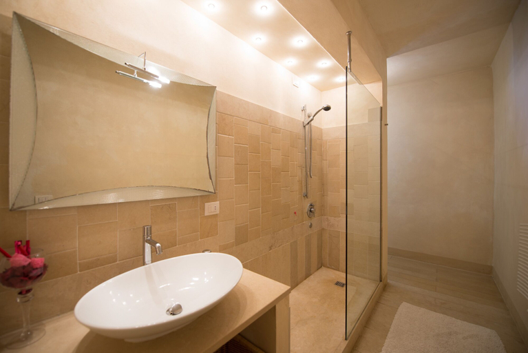 Bathroom 4, Casa Lucia, Florence