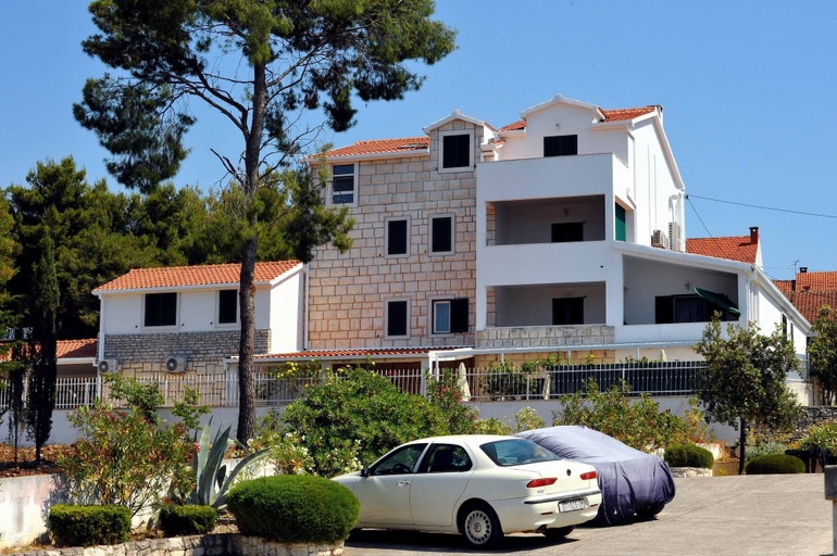 Exterior & Views 2, Villa Anni, Sutivan