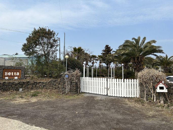 Exterior & Views 2, Betta's Homestay, Jeju