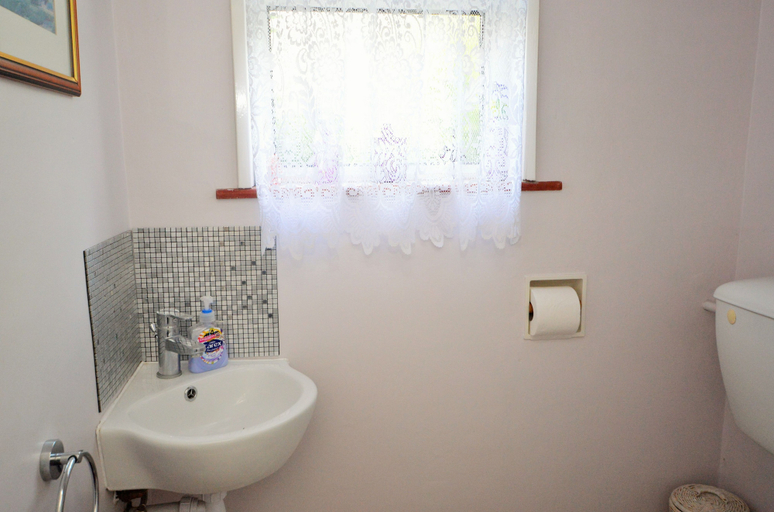 Bathroom 3, Whitestones, Isle of Wight