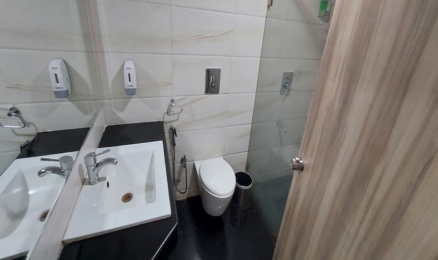 Bathroom 5, Broadway Inn, Jaipur