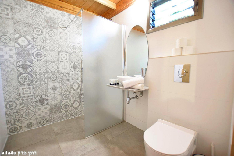 Bathroom 3, Nofim Belavan