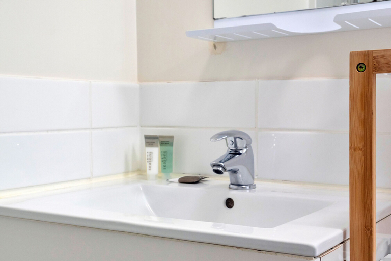 Bathroom 5, Awesome City Studio with WiFi Nr Spark Arena, Waitakere