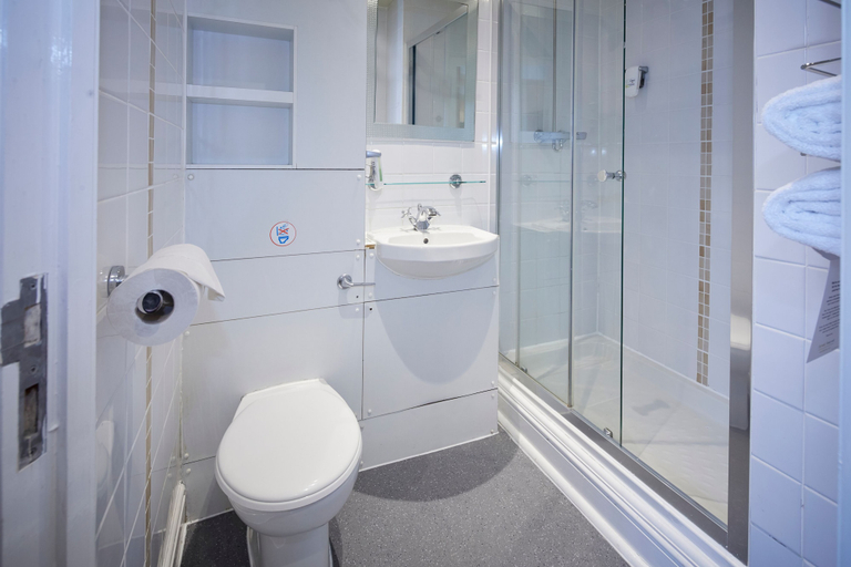 Bathroom 3, Childwall Abbey, by Marstons Inns, Sefton