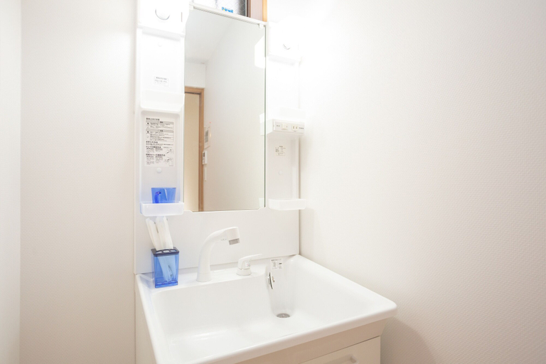 Bathroom 3, Enraku, Kyoto