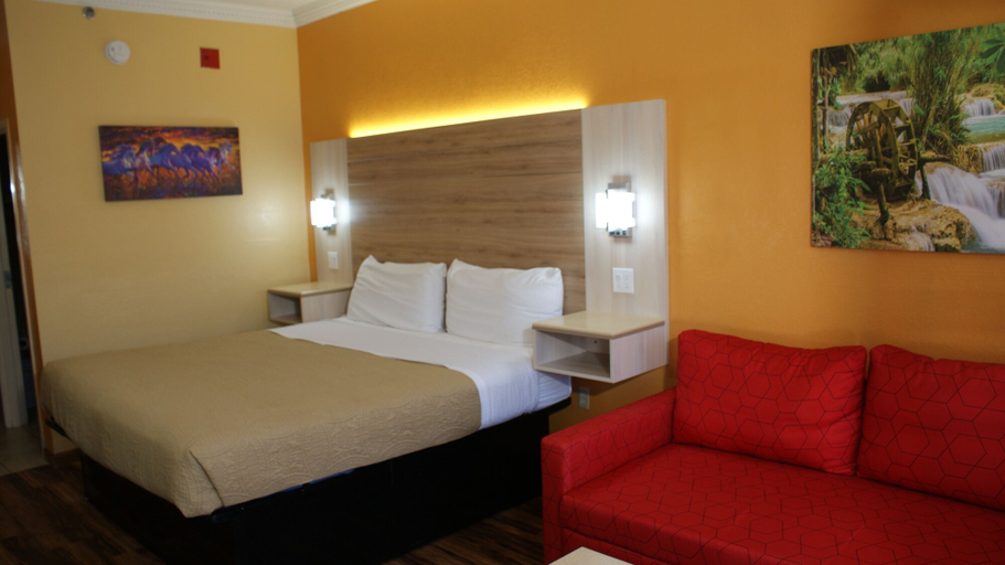 Bedroom 3, HomeTown Inn & Suites, Okaloosa