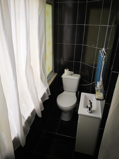Bathroom 4, Hostel Paraíso da Penha, Lisbon