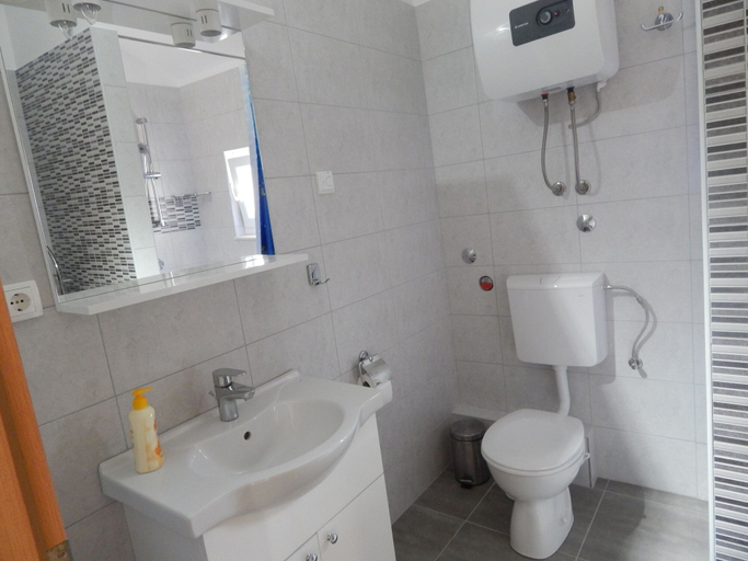 Bathroom, Apartments Mimose, Milna