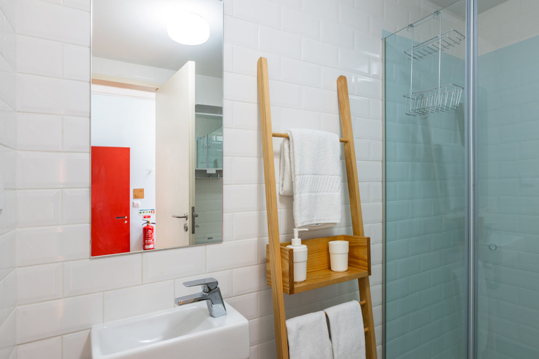 Bathroom 4, Victorias Studios - Clérigos, Porto