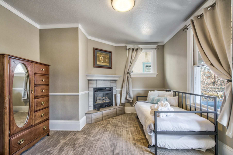 Bedroom 2, 8brdowntownpool Table & Mini Golffoosball, El Paso