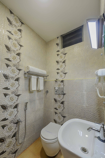 Bathroom 3, Hotel Ramraj Regency, Kanniyakumari
