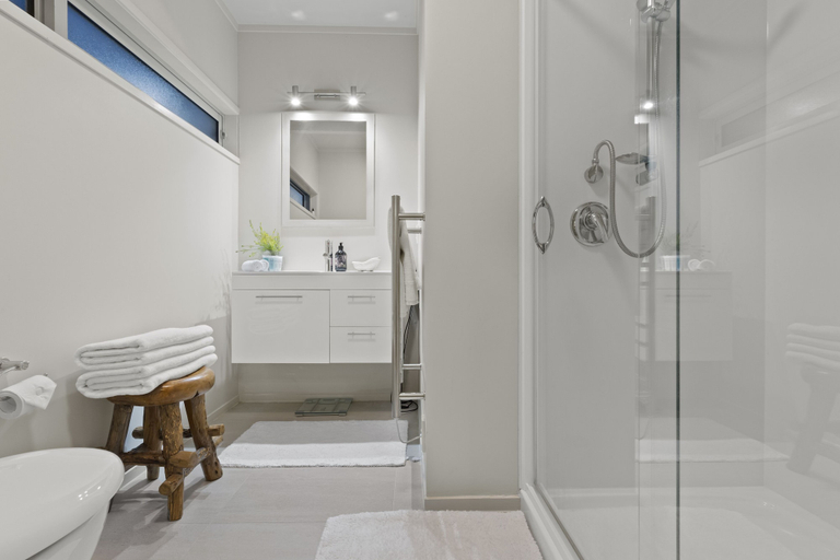 Bathroom 4, Hilltop Country Retreat with Seaviews, Rodney