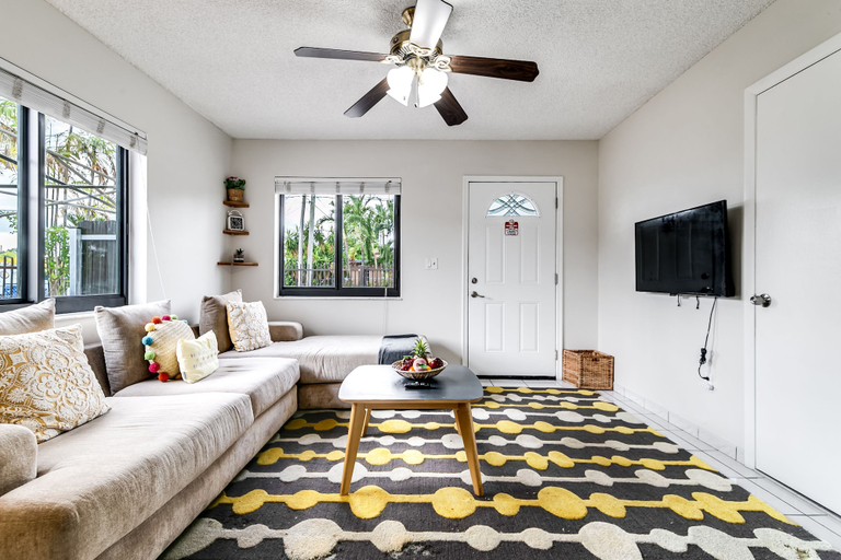 Others 1, 2 Bed2 Bath House with Backyard Jacuzzi, Miami-Dade