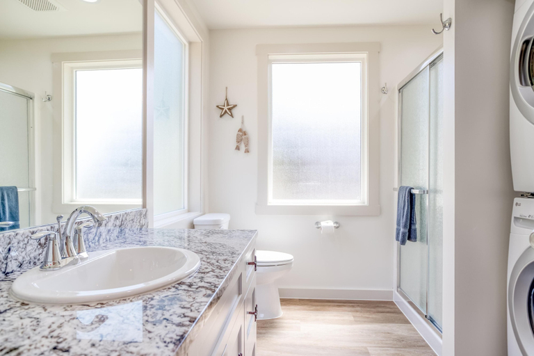 Bathroom 4, Anchor Court, Lincoln