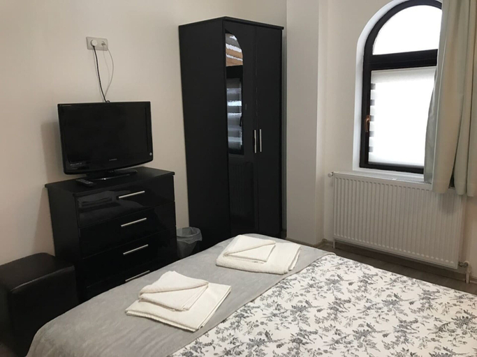 Bedroom 2, The Castle Apartment, Manastirea Humorului