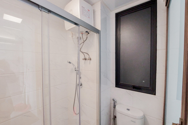 Bathroom 3, Nice and Elegant 2BR at Sky House BSD Apartment, South Tangerang
