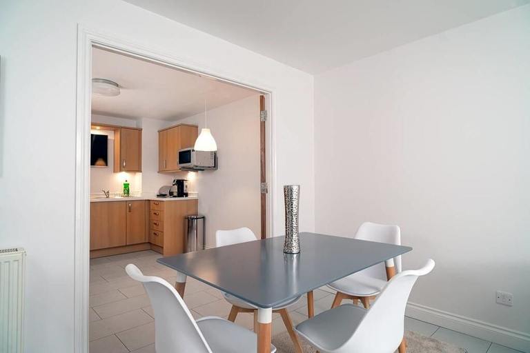 Others 4, Modern Bright Apartment Near Centre, Edinburgh