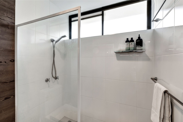 Bathroom 2, Ocean Views 16, Whitsunday