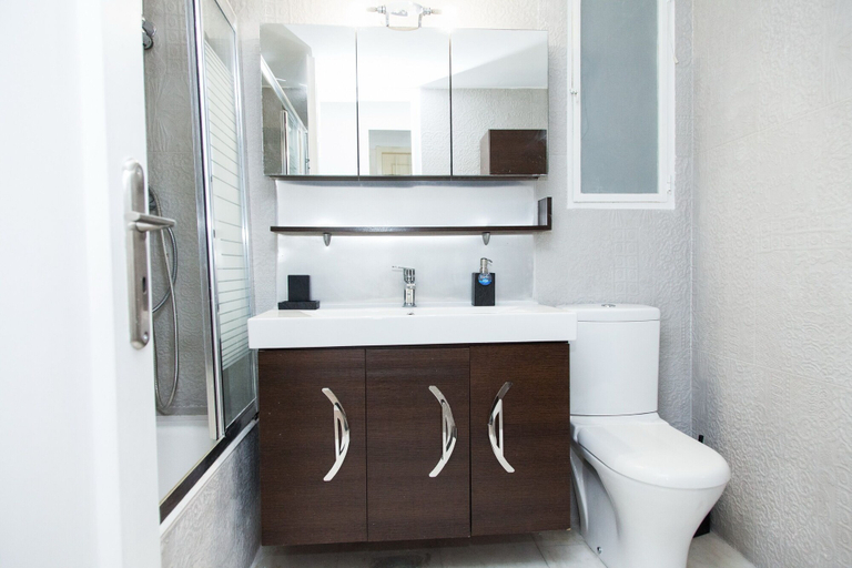 Bathroom 2, Luxury Apt in central Athens, Attica