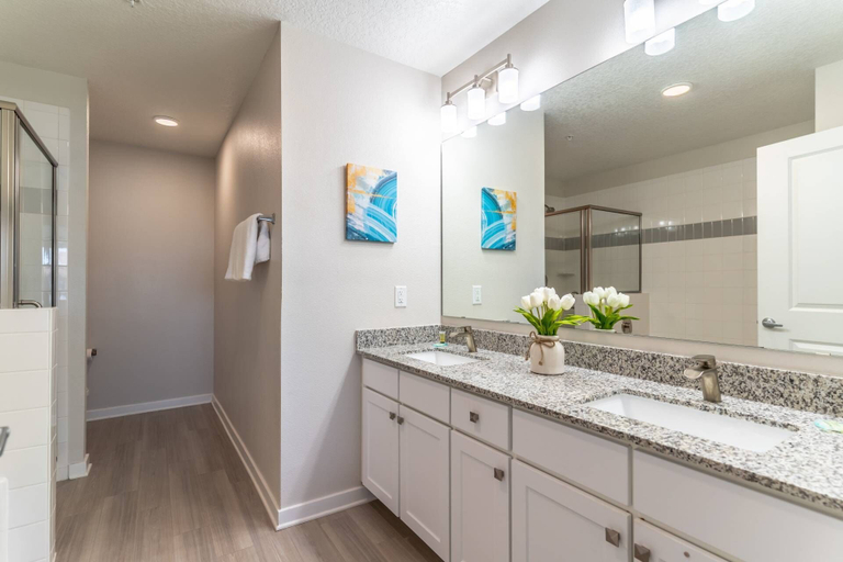 Bathroom 4, 4012 Vista Cay, Orange