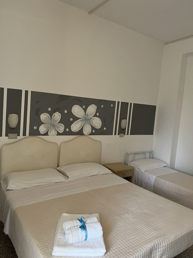Bedroom 3, Hotel Serafini Rimini, Rimini