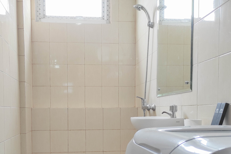 Bathroom 3, Spacious 2BR at Vida View Makassar Apartment, Makassar