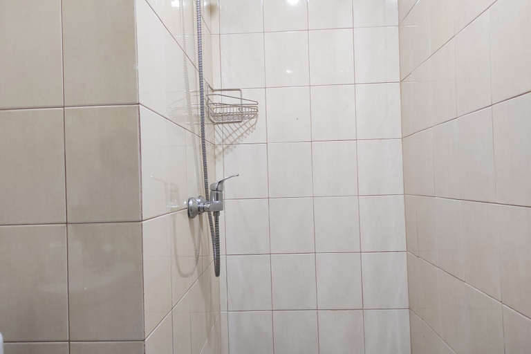 Bathroom 2, Simply Studio At Vida View Makassar, Makassar