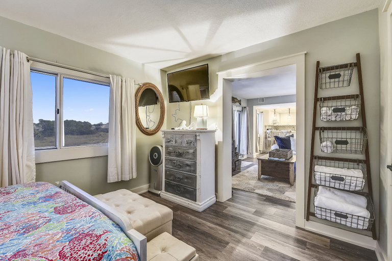 Bedroom 2, Pinnacle Port by Book That Condo, Bay
