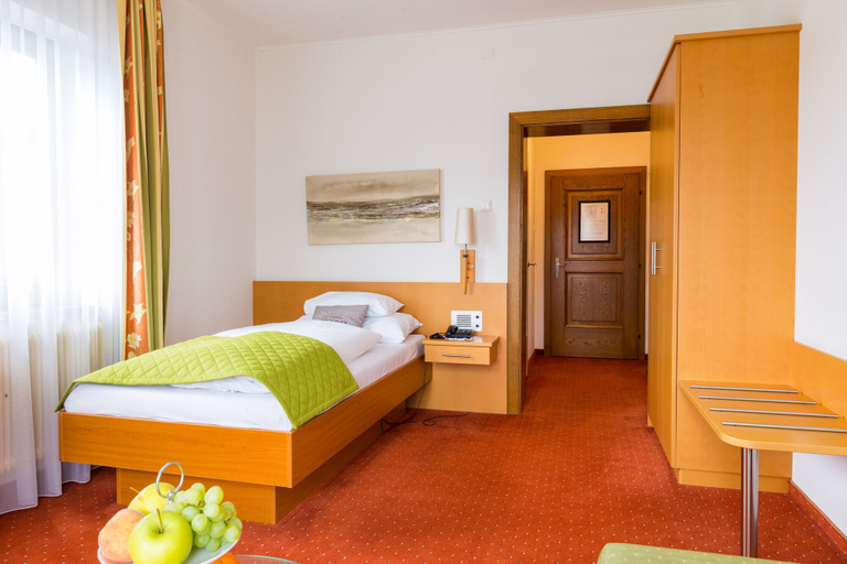 Bedroom 3, Der Trattner - Hotel Trattnerhof & Hotel Schöcklblick, Graz Umgebung