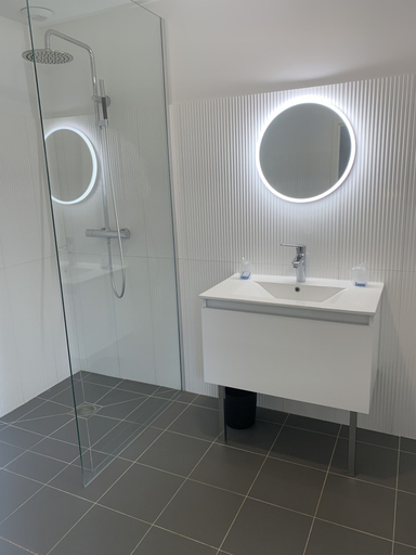 Bathroom 5, Hotel Lac d’Orient, Aube
