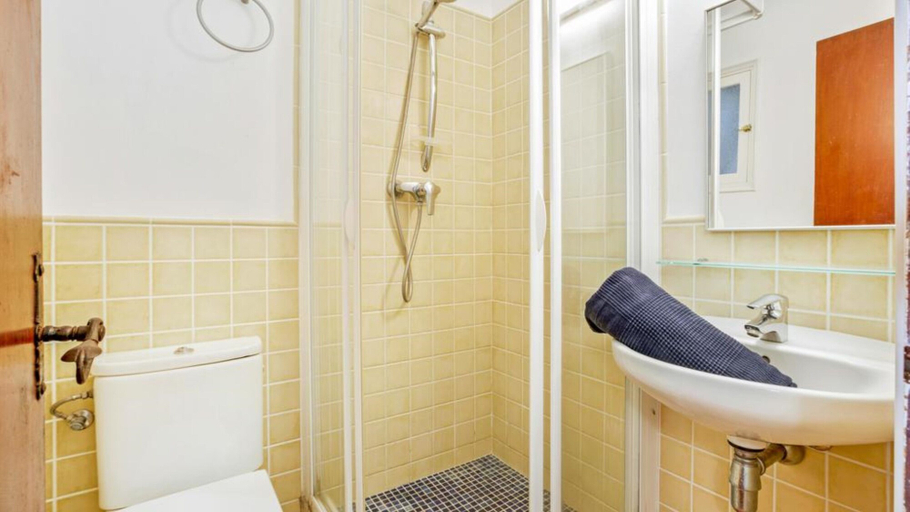 Bathroom 3, Apartment in Llafranc - 104762 by MO Rentals, Girona